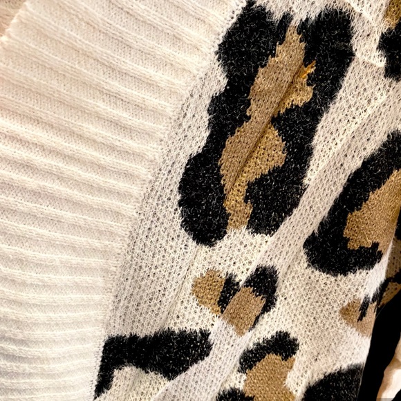 Cozy Leopard Batwing Sleeve Cardigan Fuzzy Soft & Oversized Brand New - Picture 8 of 9